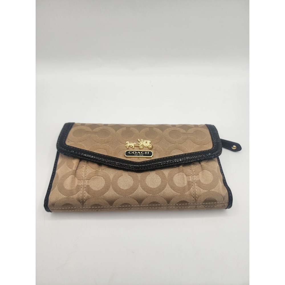 Coach Signature C Monogram Wallet Tan Patent Leather‎ Snap Closure